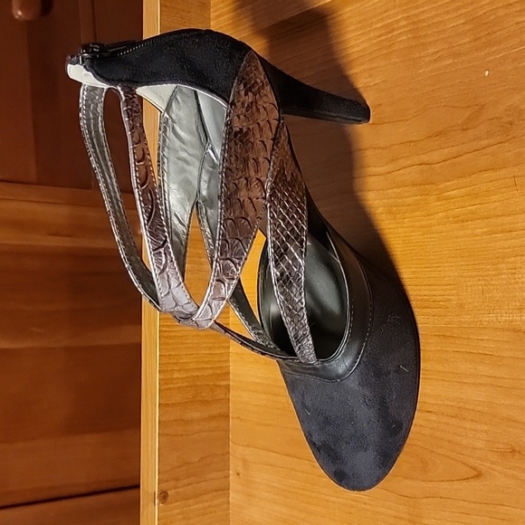 Black and metallic faux snakeskin trimmed high heeled shoes - Picture 4 of 4